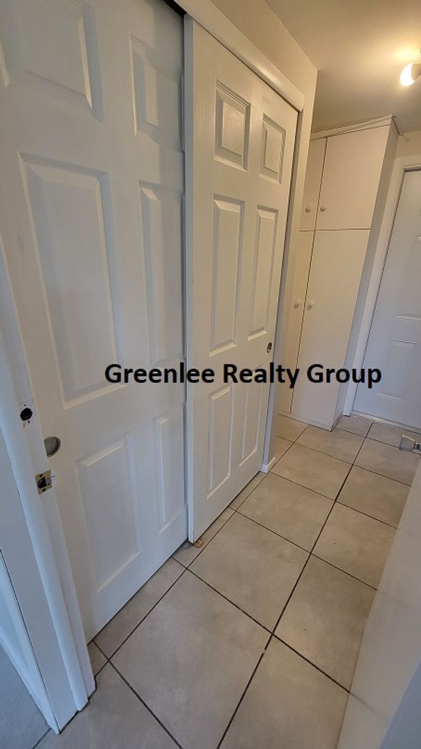 Building Photo - Updated - 3 Bed/2 Bath House with Garage