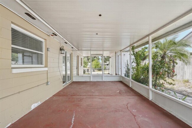 Building Photo - 503 Holt Cir
