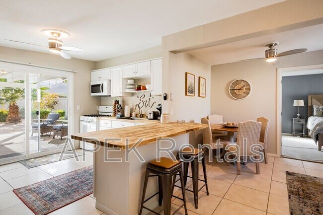 Building Photo - 477 E Vía Colusa