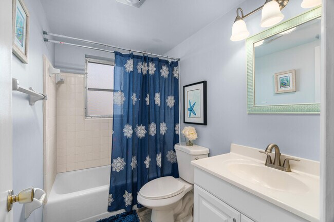 Building Photo - 410 NE 17th Ave