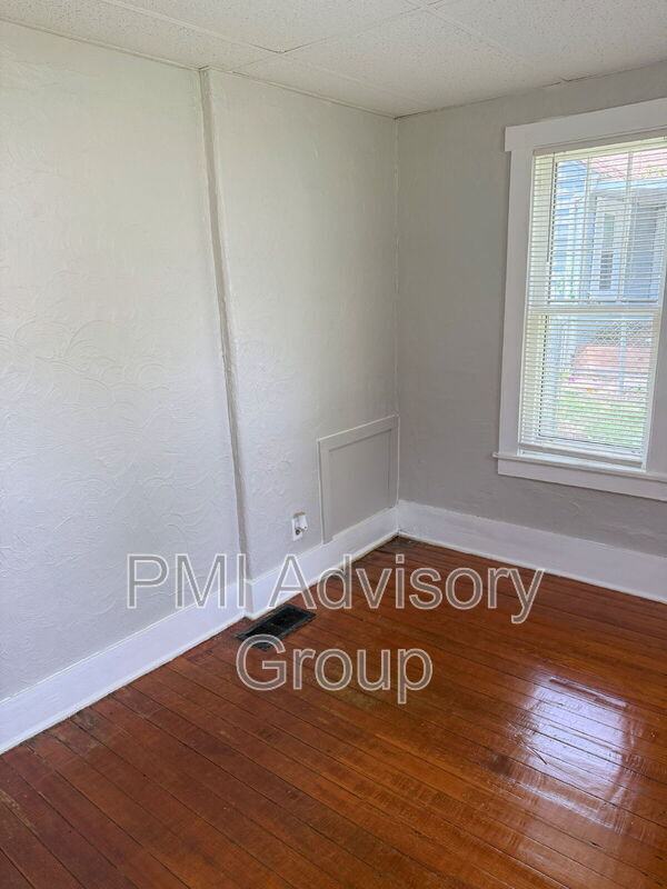 Building Photo - 3701 SW Munson Ave