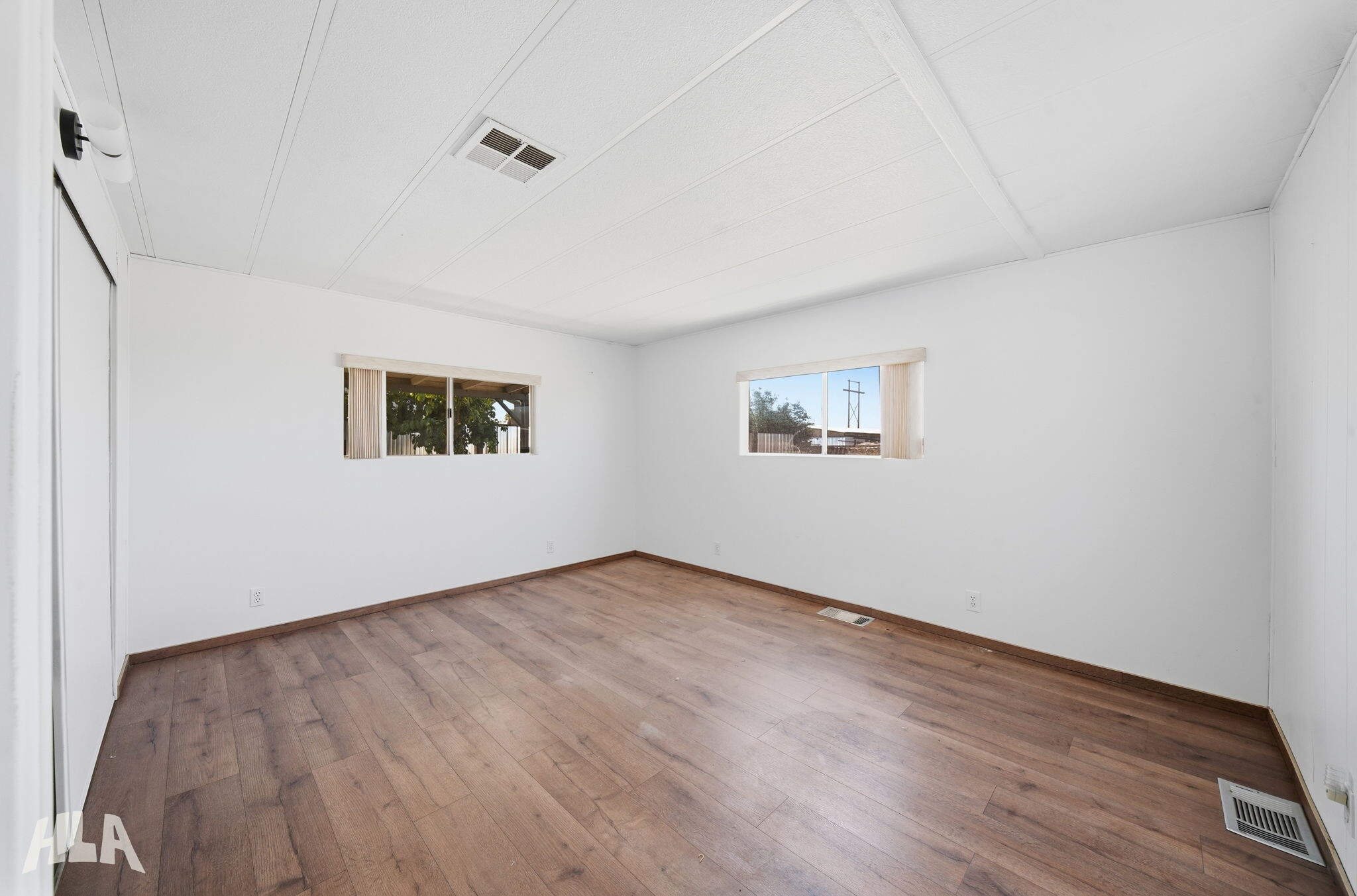 Building Photo - 10584 E Amber Dr