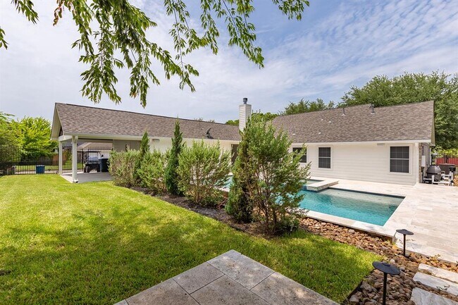 Building Photo - 12830 Point Aquarius Blvd
