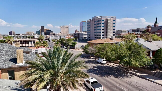 Building Photo - 1214 N Kansas St