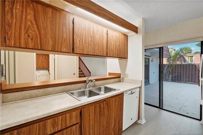 Building Photo - 2930 SW Sunset Trace Cir