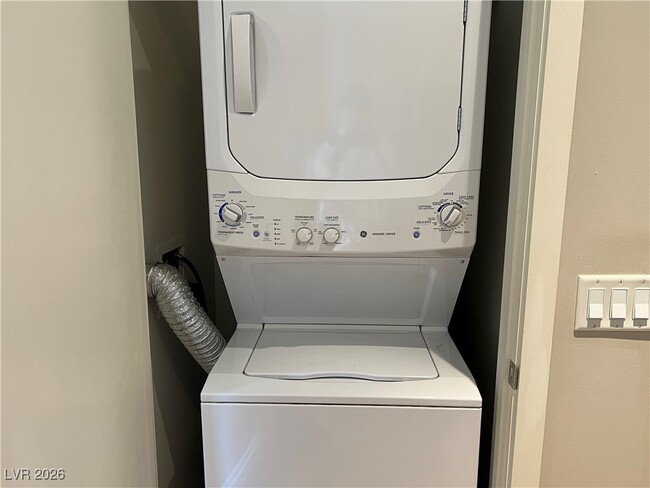 Building Photo - 353 E Bonneville Ave