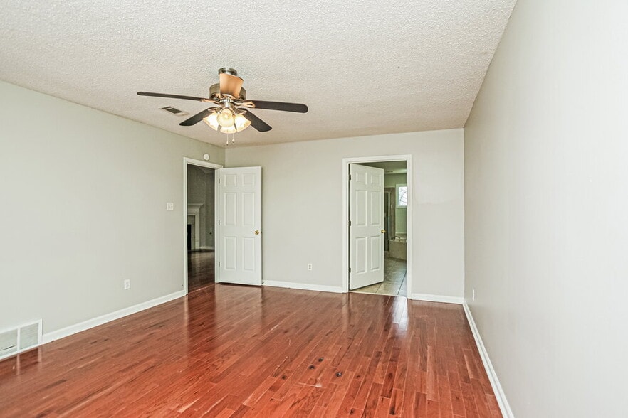 Building Photo - 8893 Wenham Cove E