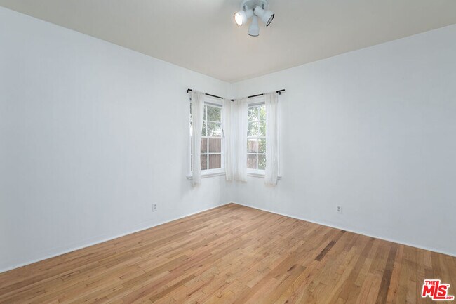 Building Photo - 1133 26th St
