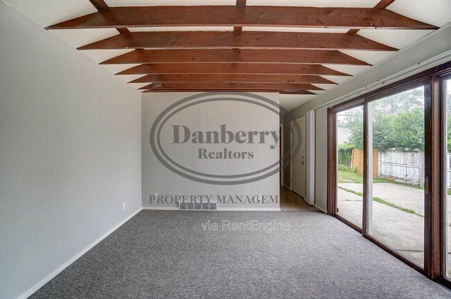 Building Photo - 1017 Searles Rd