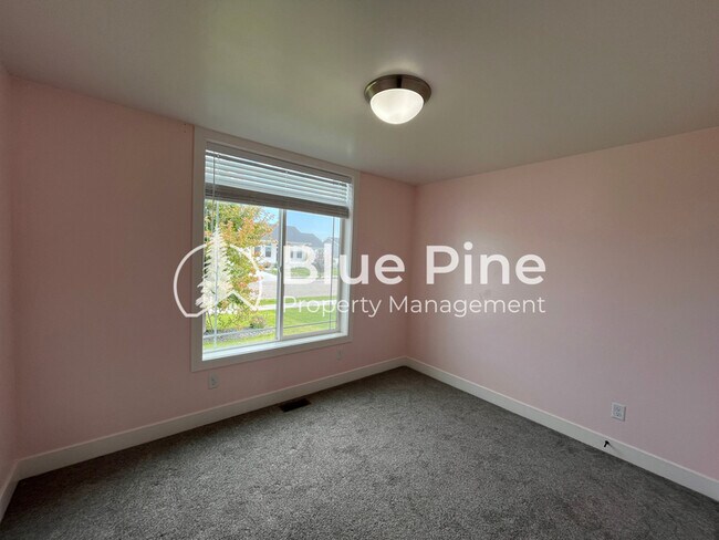 Building Photo - 3237 Harlow Dr