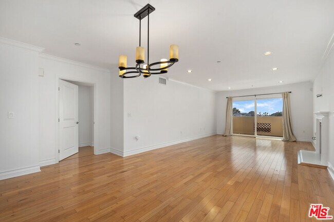 Building Photo - 1246 Armacost Ave