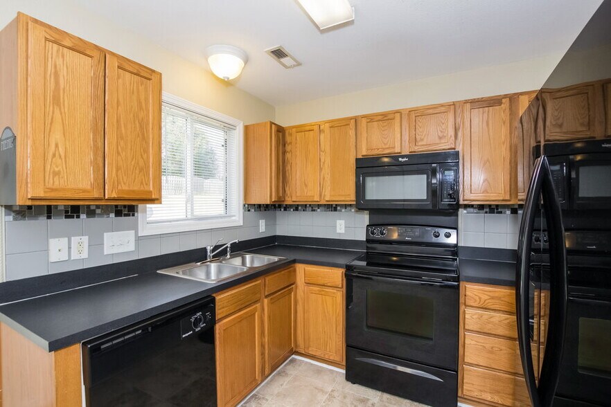 Building Photo - 4134 Planters Watch Dr