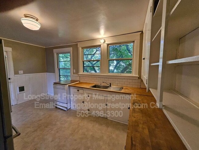 Building Photo - 1402 SE 30th Ave
