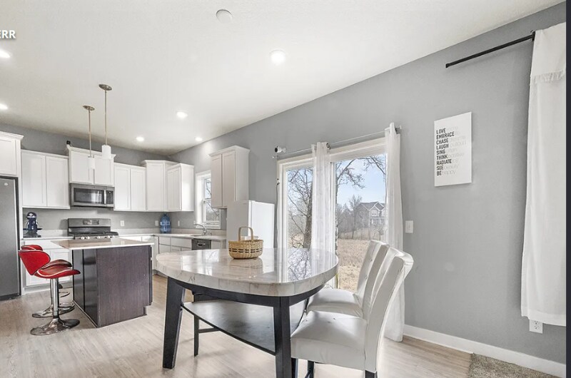 Building Photo - 15985 Sapphire St NW