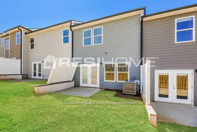 Building Photo - 145 Aurora Ln