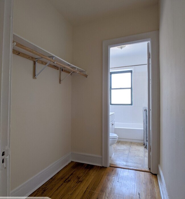 Building Photo - 2330 N Spaulding Ave