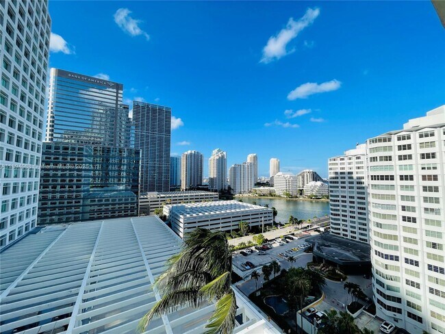 Building Photo - 950 Brickell Bay Dr