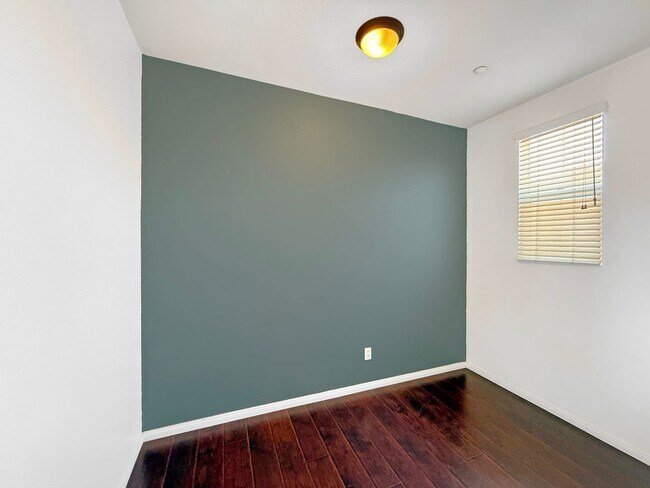 Building Photo - Charming 2BR/2BA Home with Attached Garage...
