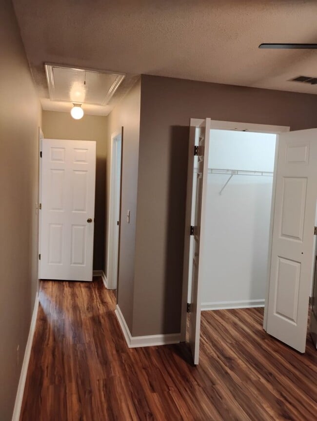 Building Photo - Gleneagles Drive