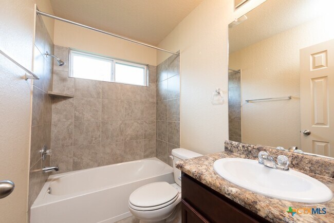 Building Photo - 132 Talon Dr