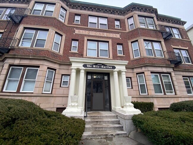 Building Photo - 44 Estes St