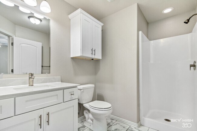 Building Photo - 532 Highland Ave