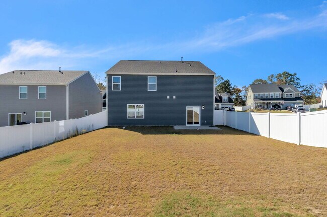 Building Photo - Modern 4BR Home with Loft & 2.5 Baths in W...