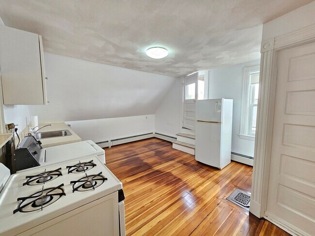 Building Photo - 0 Glendale St