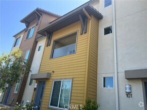 Building Photo - 1038 Savi Dr