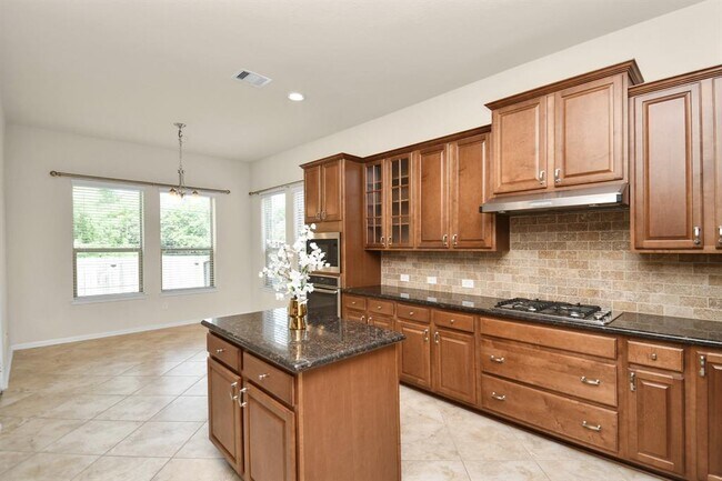 Building Photo - 1122 Boxwood Dr