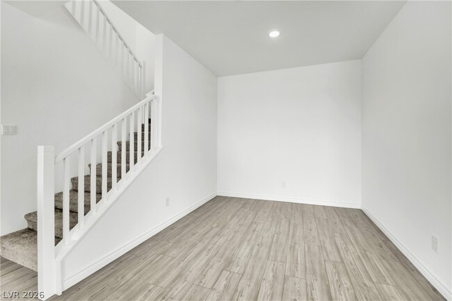 Building Photo - 600 N Carriage Hill Dr