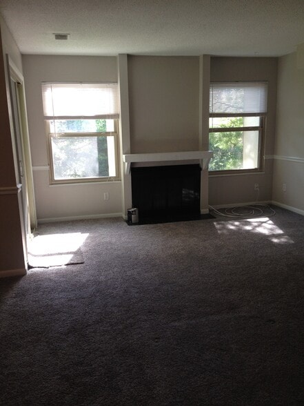 Building Photo - 1477 Cliff Ct