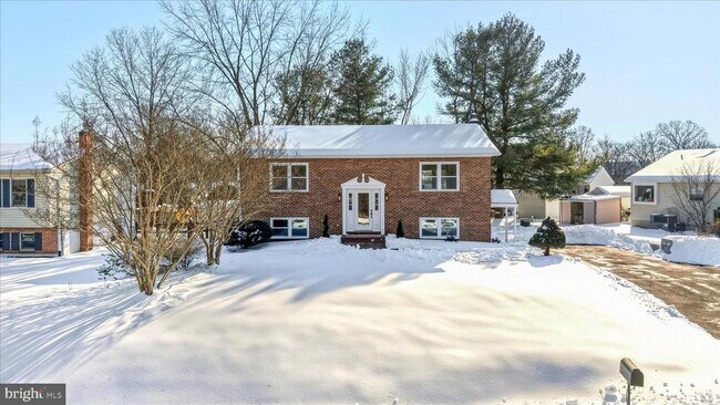 Building Photo - 110 Elaine Dr