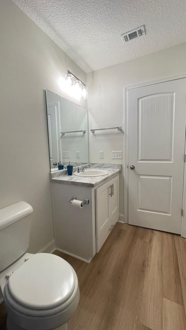 Building Photo - THIS IS A MUST SEE!!!!!  MOVE IN SPECIAL $...