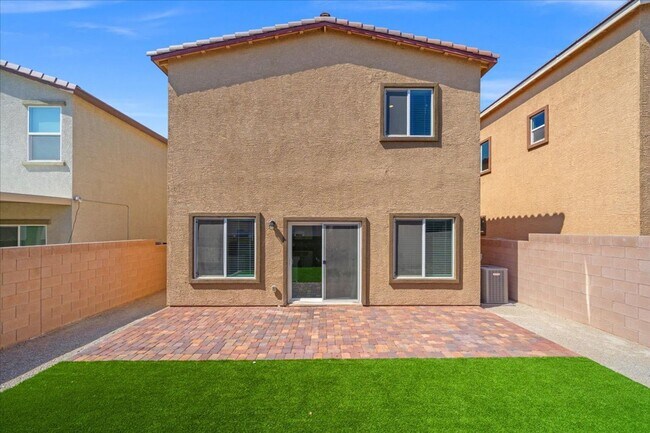 Building Photo - Newer 4 Bd, 3 Bth, Granite Countertops and Entertainer’s Dream!