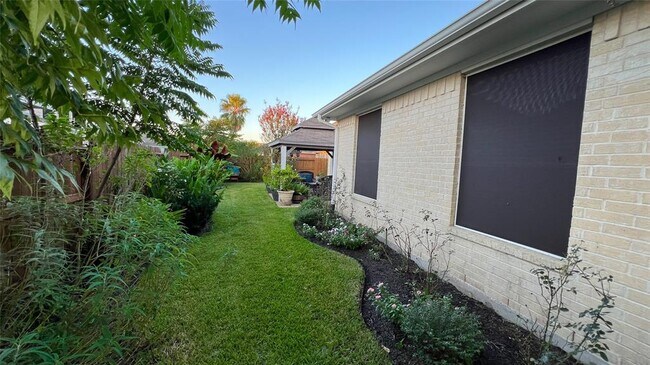 Building Photo - 2411 Kilgarney Keep St