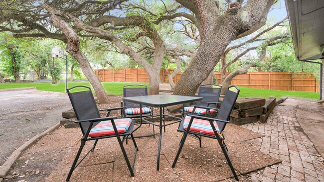 Building Photo - 2134 Bandera Rd