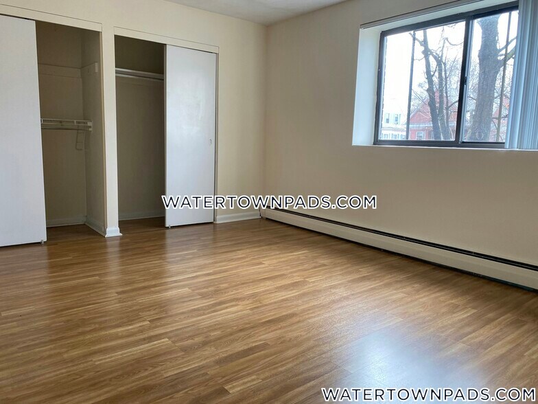 Building Photo - 245 Main St