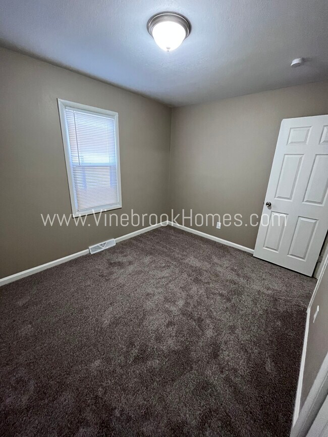 Building Photo - 8211 Ruskin Way