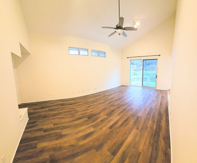 Building Photo - Niu Valley 4 Bedroom 3 Bathroom 2 Parking Home