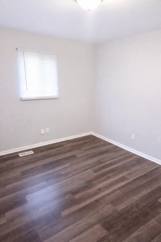 Building Photo - 2656 W 60th St