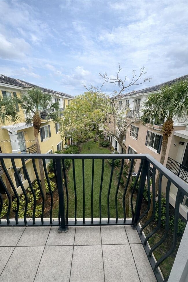 Building Photo - 556 NW 39th Cir