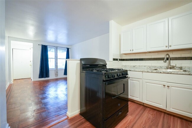 Building Photo - 1405 Burke Ave