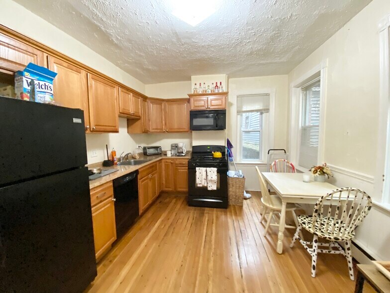 Building Photo - 97 Calumet St