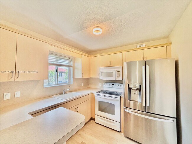 Building Photo - 3481 Briar Bay Blvd