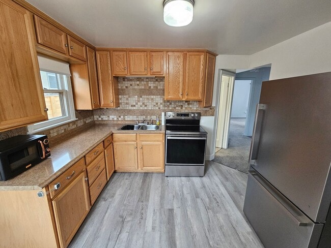 Building Photo - Newly Remodeled Home on the South Hill