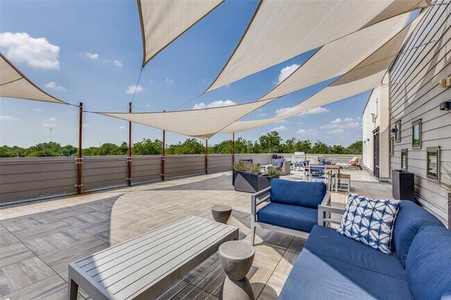 Building Photo - 2213 Poquito St