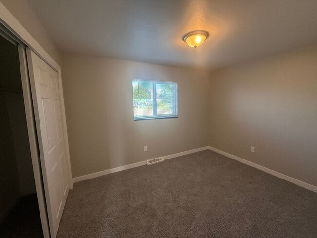 Building Photo - 8886-8888 N Lowell Blvd