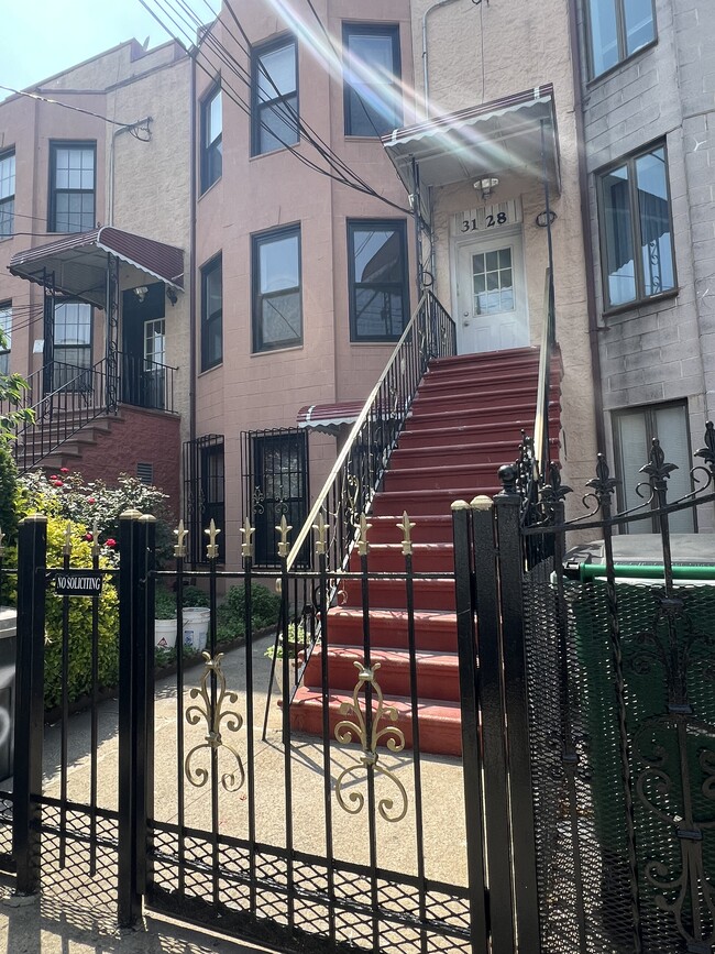 Primary Photo - 34-28-12 12th St