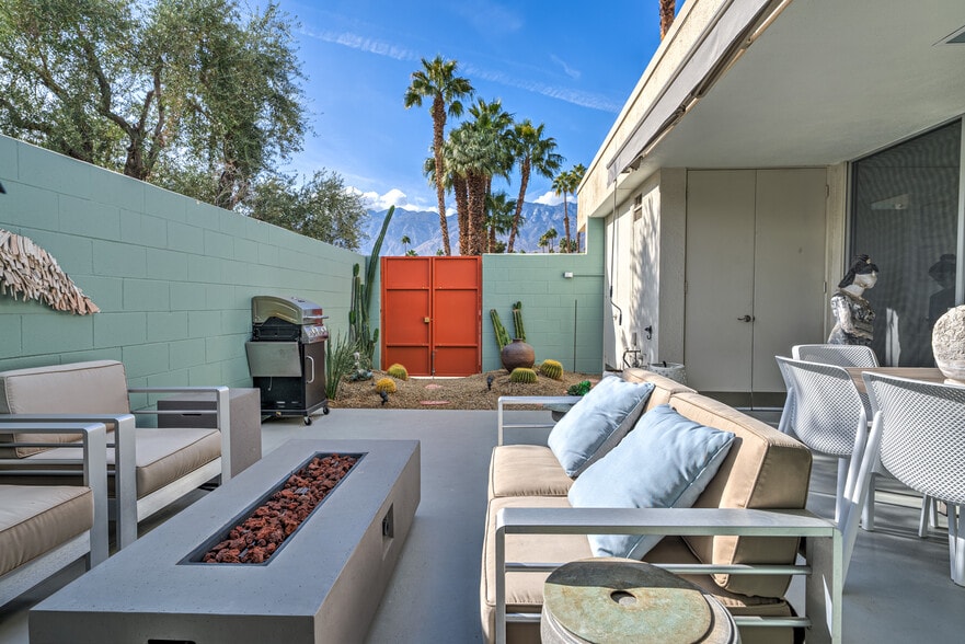 Building Photo - 17 Desert Lakes Dr